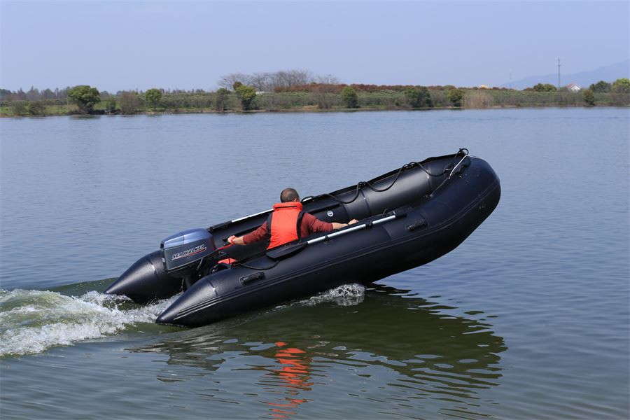 The difference between two-stroke and four-stroke outboard motors